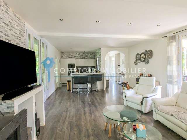 Maison Pacy-sur-Eure - 5 chambres - 220m²