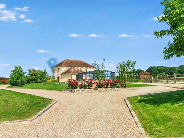 Maison Pacy-sur-Eure - 5 chambres - 270m²