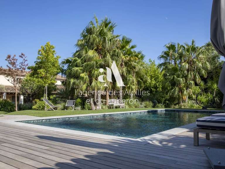 Propriété Paradou - 6 chambres - 400m²