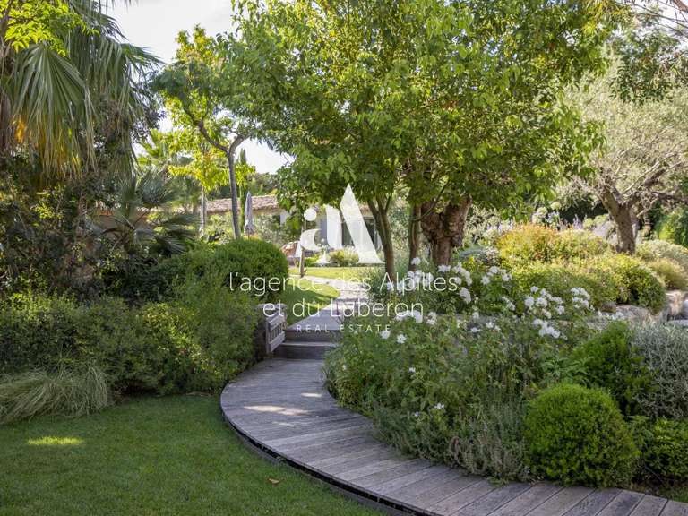 Propriété Paradou - 6 chambres - 400m²