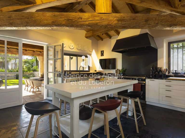 Propriété Paradou - 6 chambres - 400m²