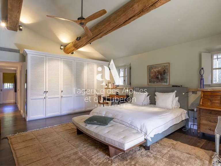 Propriété Paradou - 6 chambres - 400m²