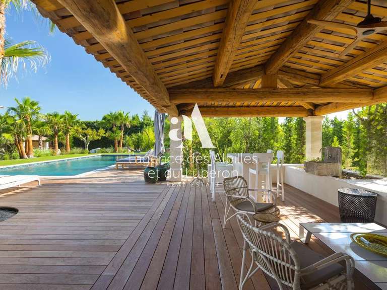 Propriété Paradou - 6 chambres - 400m²