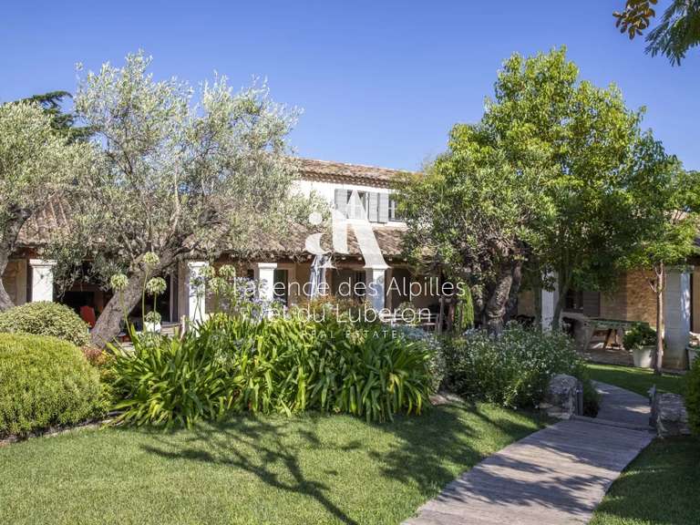 Propriété Paradou - 6 chambres - 400m²