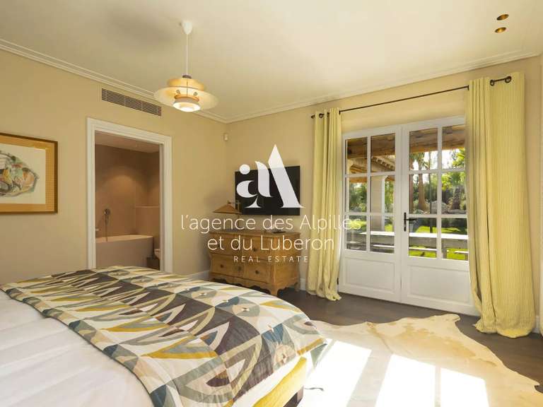 Propriété Paradou - 6 chambres - 400m²