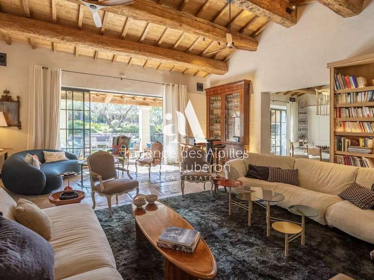 Propriété Paradou - 6 chambres - 400m²