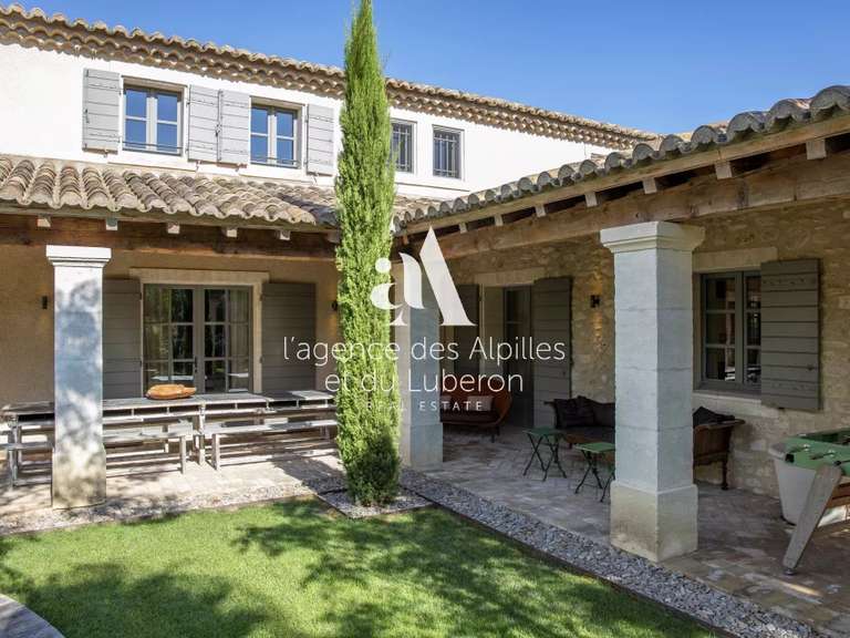 Propriété Paradou - 6 chambres - 400m²