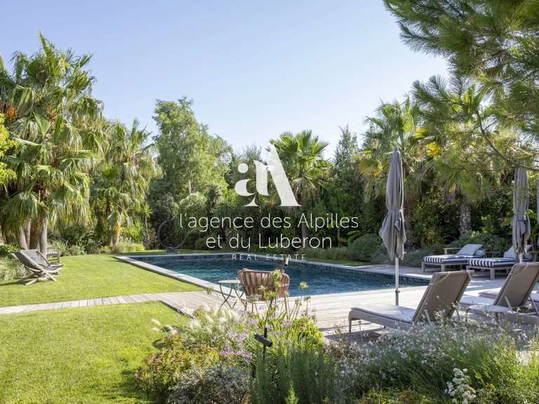 Propriété Paradou - 6 chambres - 400m²