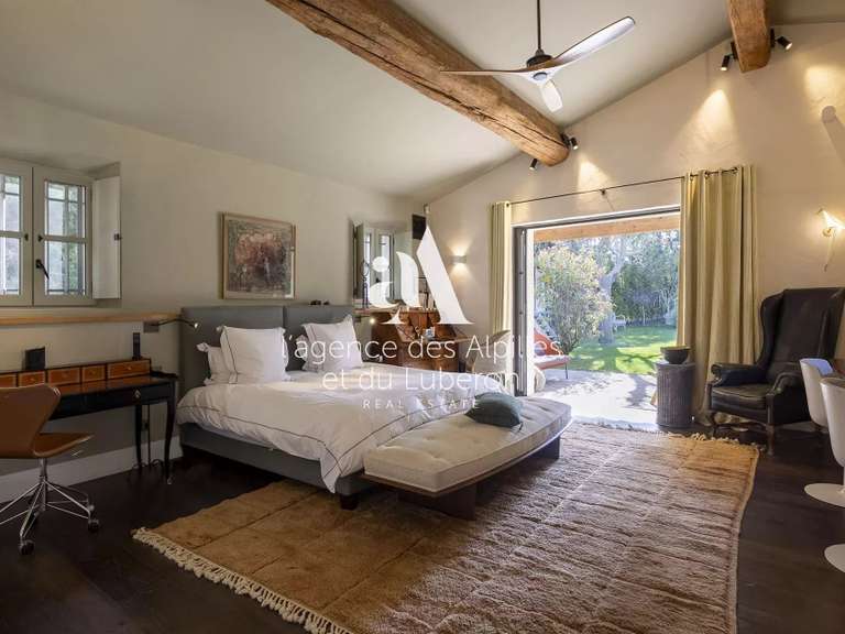 Propriété Paradou - 6 chambres - 400m²