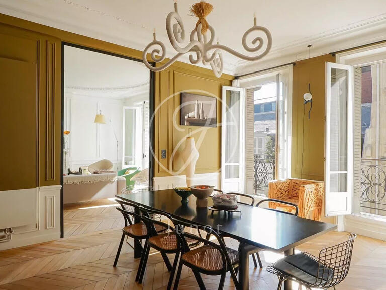 Appartement Paris 10e - 3 chambres - 143m²