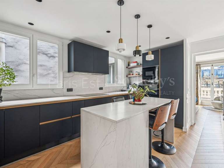 Appartement Paris 10e - 3 chambres - 154m²