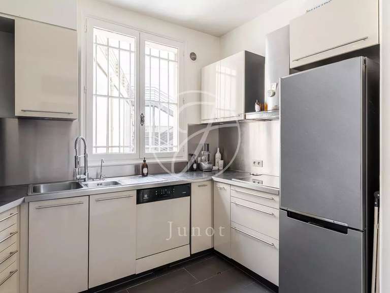 Appartement Paris 10e - 3 chambres - 118m²