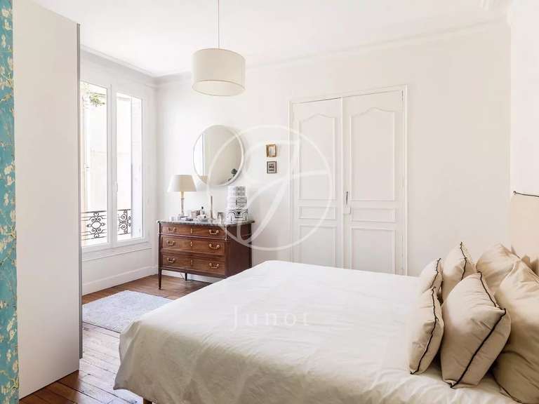 Appartement Paris 10e - 3 chambres - 118m²