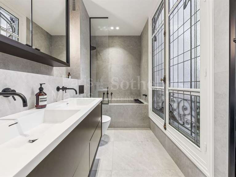 Apartment Paris 10e - 4 bedrooms - 127m²