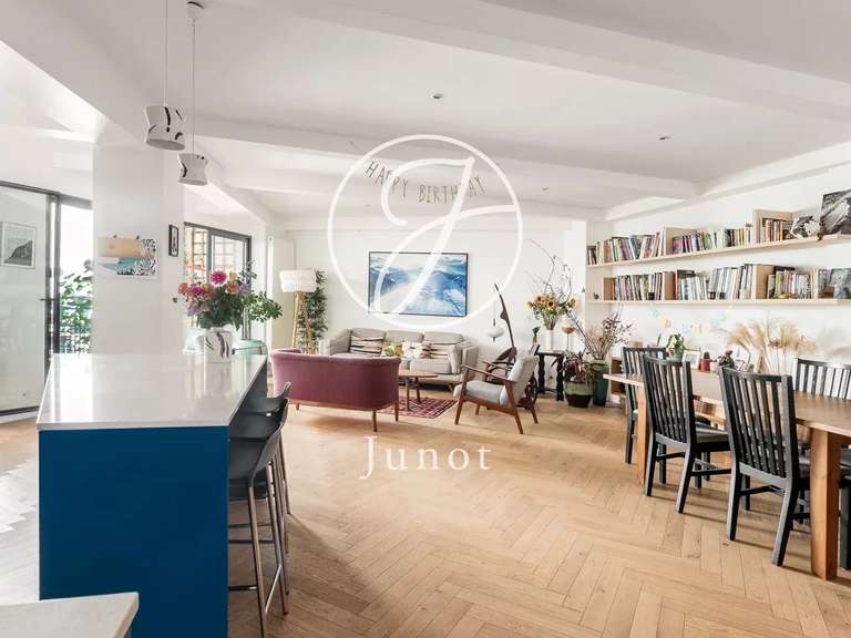 Appartement Paris 10e - 2 chambres - 98m²