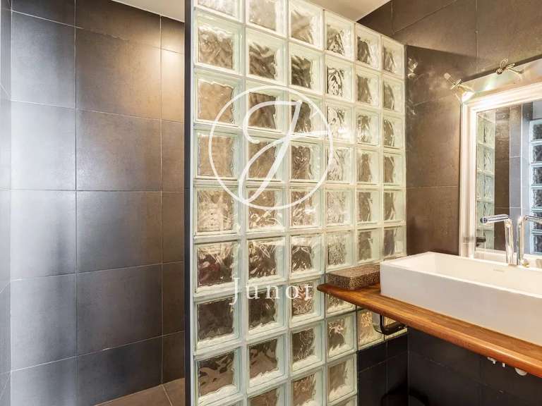 Appartement Paris 10e - 2 chambres - 98m²