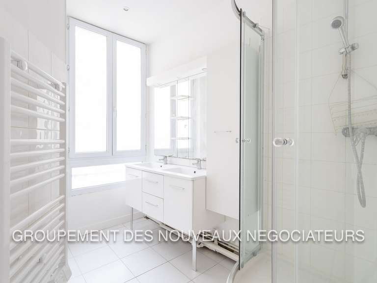 Appartement Paris 10e - 3 chambres - 138m²