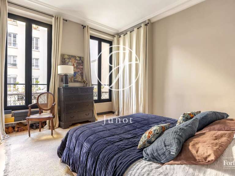 Appartement Paris 10e - 5 chambres - 196m²