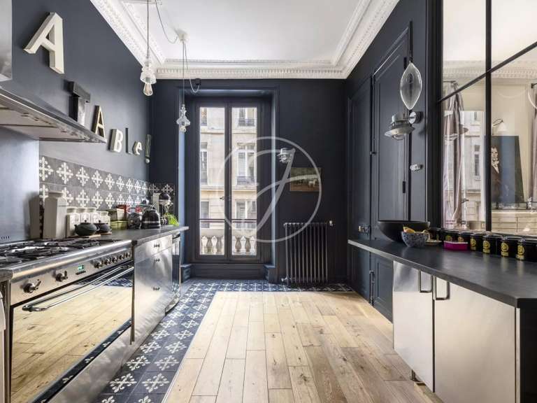 Appartement Paris 10e - 5 chambres - 196m²