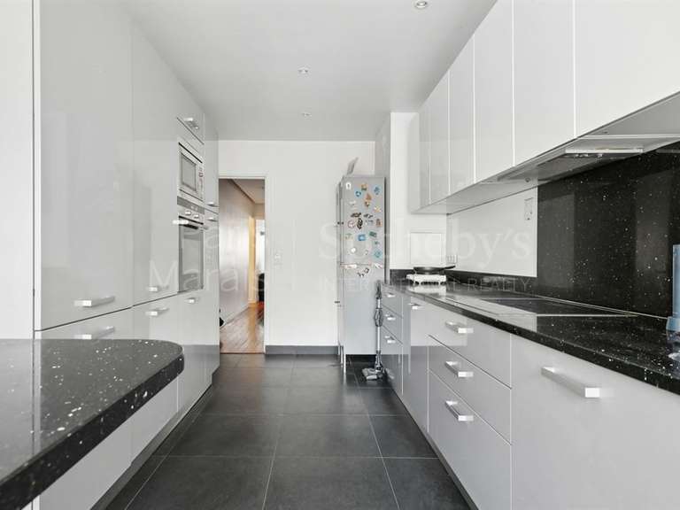 Appartement Paris 10e - 2 chambres - 97m²