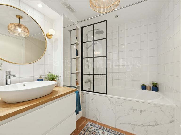 Appartement Paris 10e - 2 chambres - 97m²