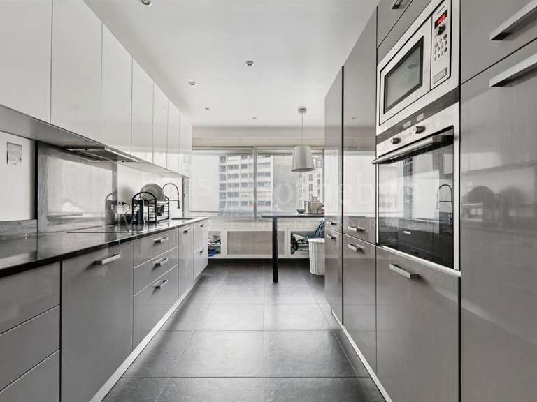 Appartement Paris 10e - 2 chambres - 97m²