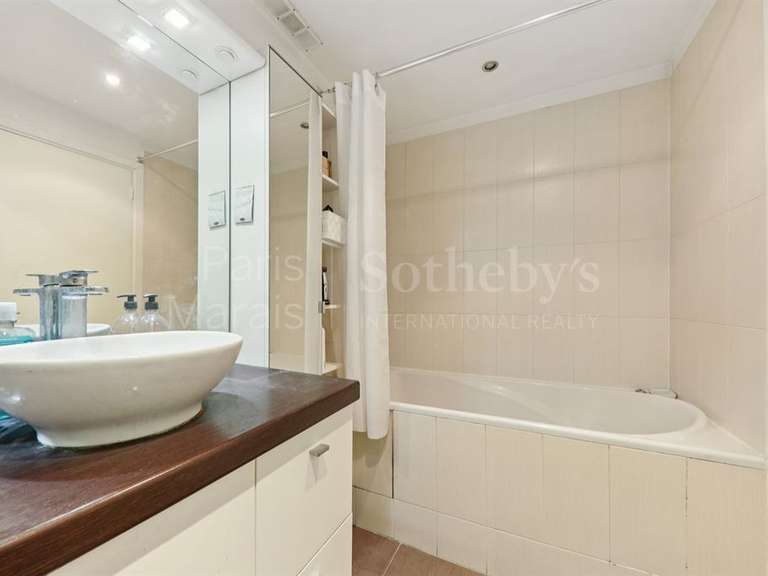 Appartement Paris 10e - 2 chambres - 97m²