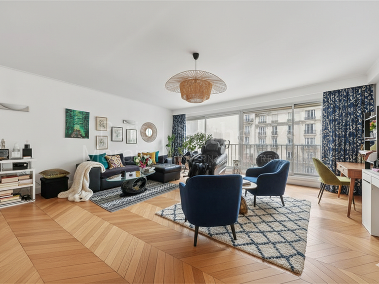 Appartement Paris 10e - 2 chambres - 97m²