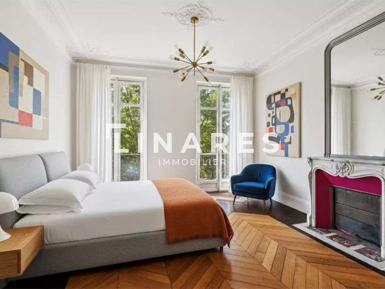 Appartement Paris 10e - 3 chambres - 147m²
