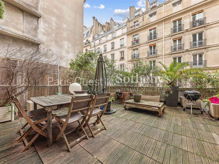 Appartement Paris 10e - 2 chambres - 109m²