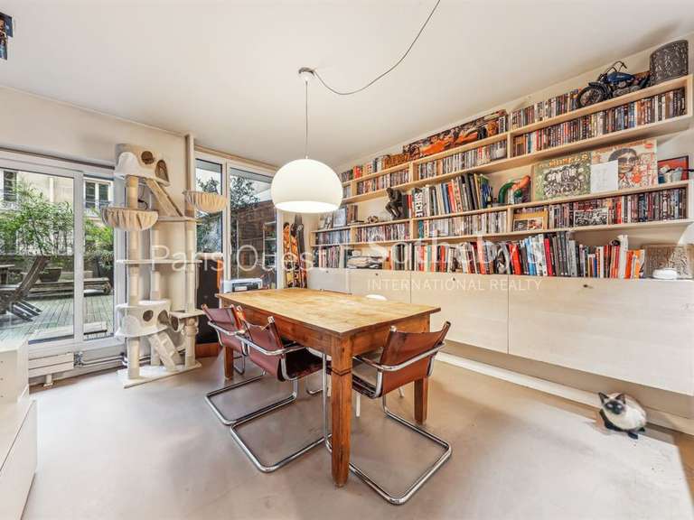 Appartement Paris 10e - 2 chambres - 109m²