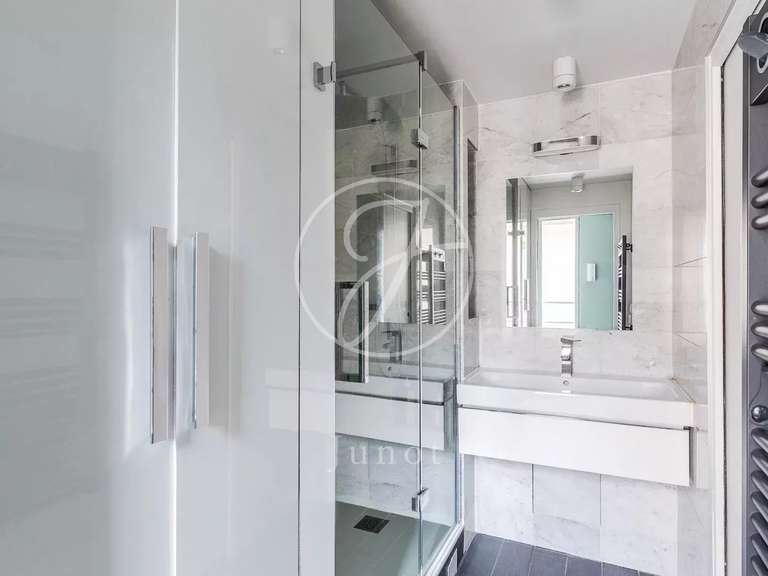 Appartement Paris 10e - 1 chambre - 80m²