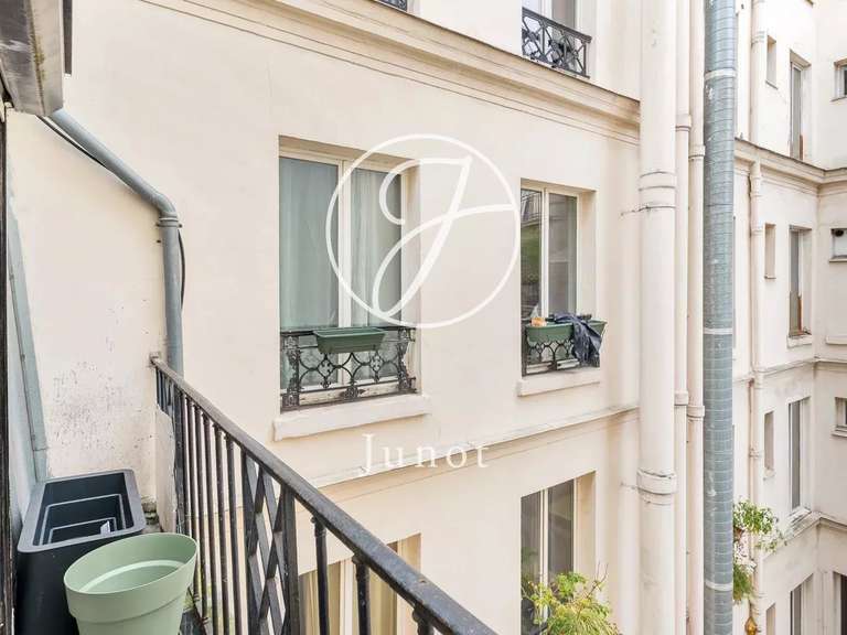 Apartment Paris 10e - 1 bedroom - 80m²