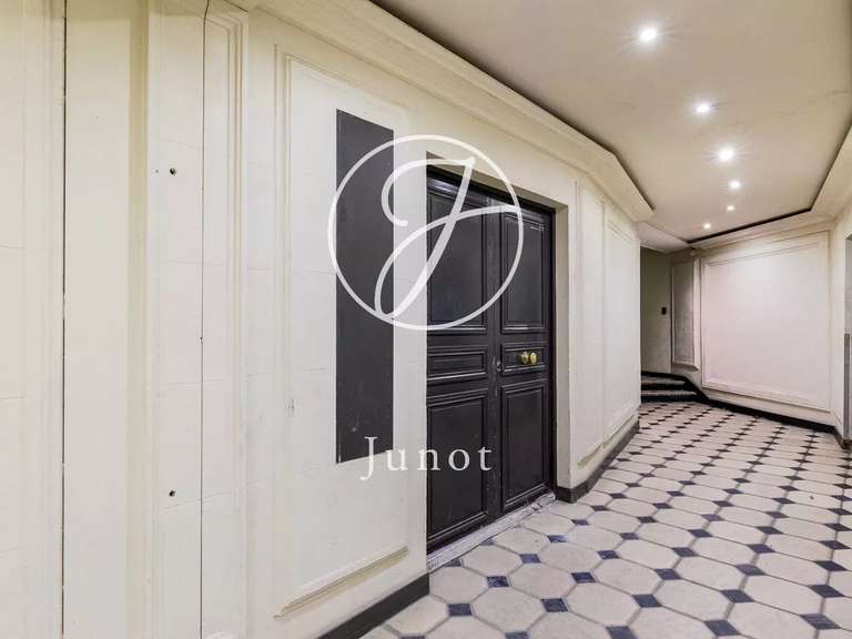 Apartment Paris 10e - 1 bedroom - 80m²