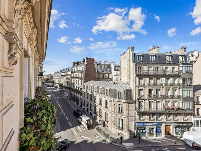 Appartement Paris 10e - 2 chambres - 111m²