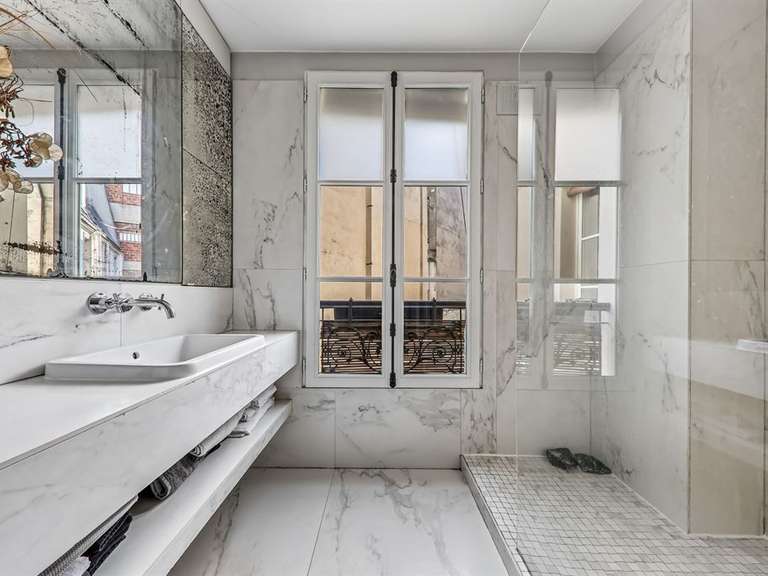 Appartement Paris 10e - 2 chambres - 111m²