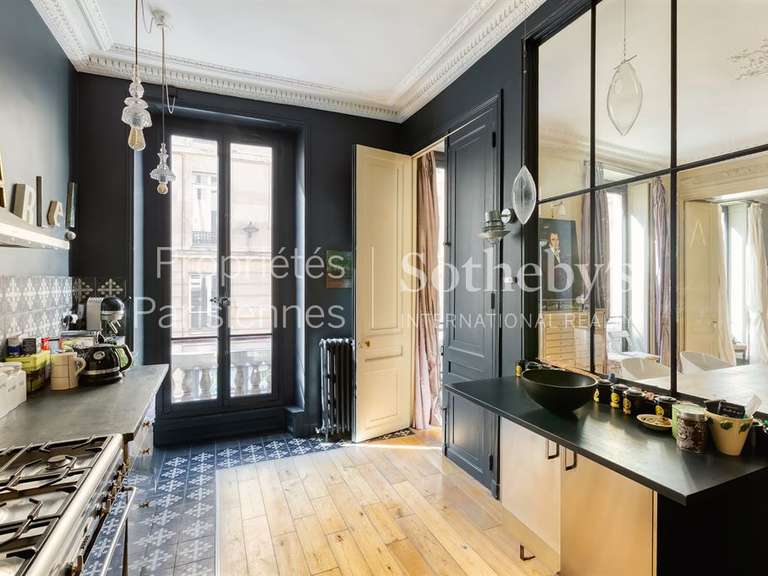 Appartement Paris 10e - 5 chambres - 196m²