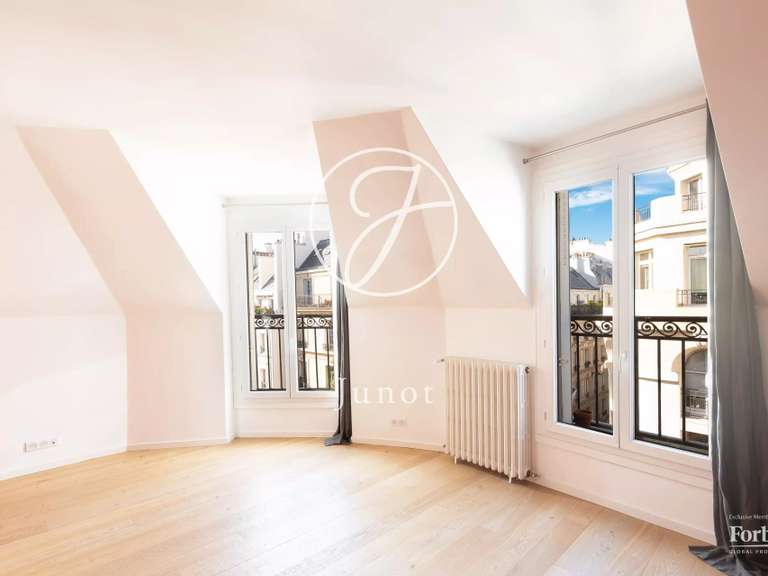 Appartement Paris 10e - 3 chambres - 108m²