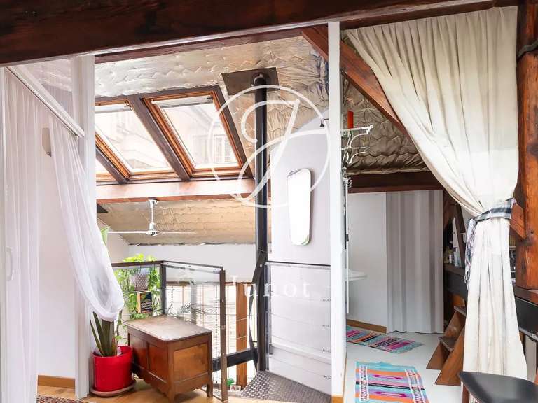 Appartement Paris 10e - 2 chambres - 80m²