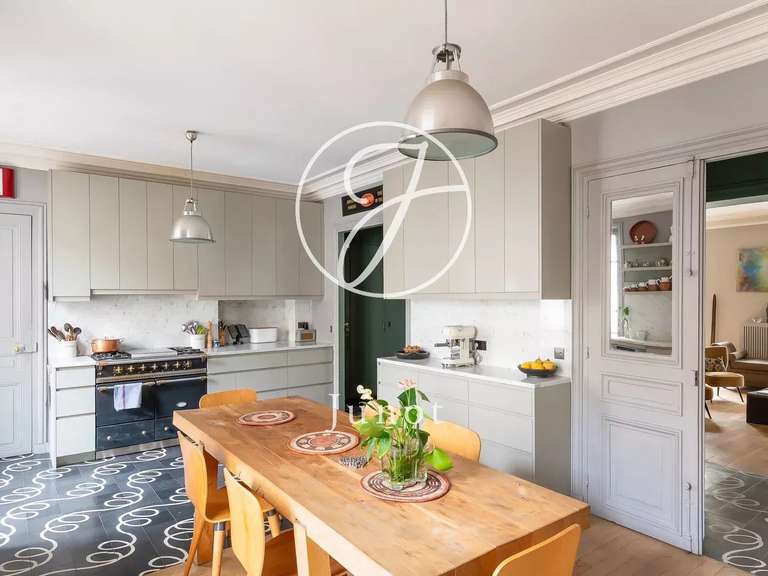 Appartement Paris 10e - 4 chambres - 166m²
