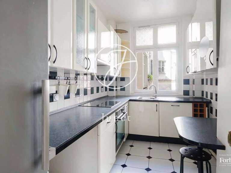 Appartement Paris 10e - 3 chambres - 117m²