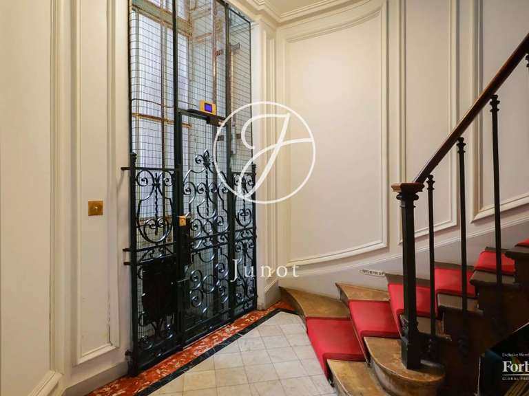 Appartement Paris 10e - 3 chambres - 117m²