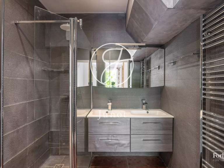 Appartement Paris 10e - 4 chambres - 153m²