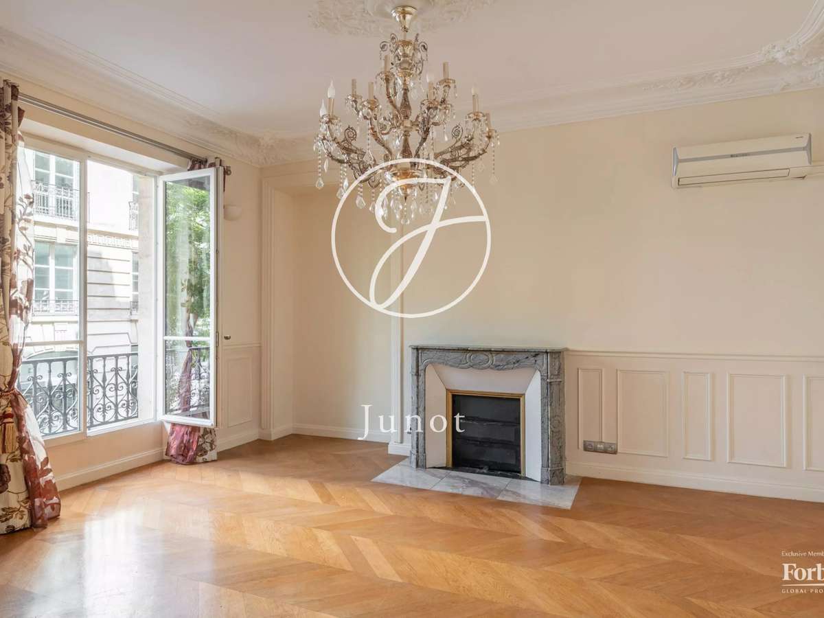 Apartment Paris 10e