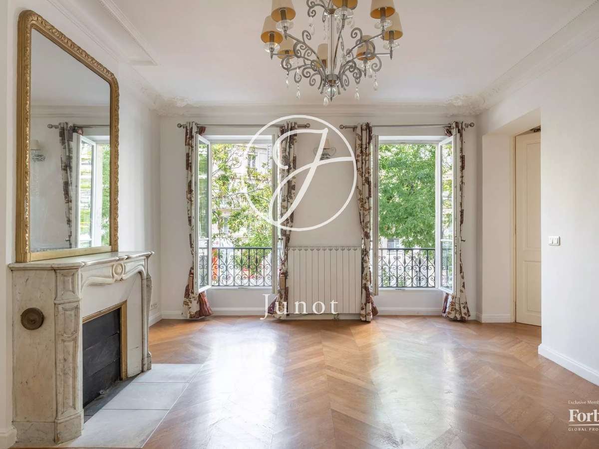 Apartment Paris 10e