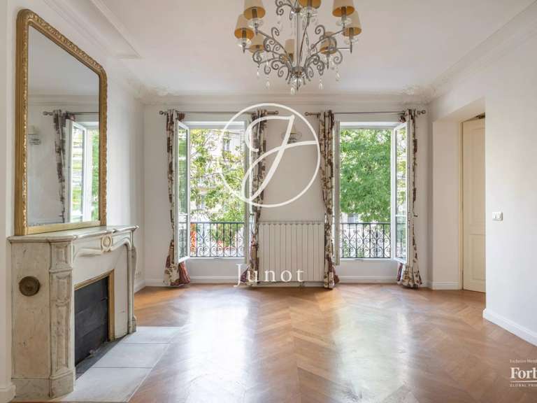 Appartement Paris 10e - 4 chambres - 153m²