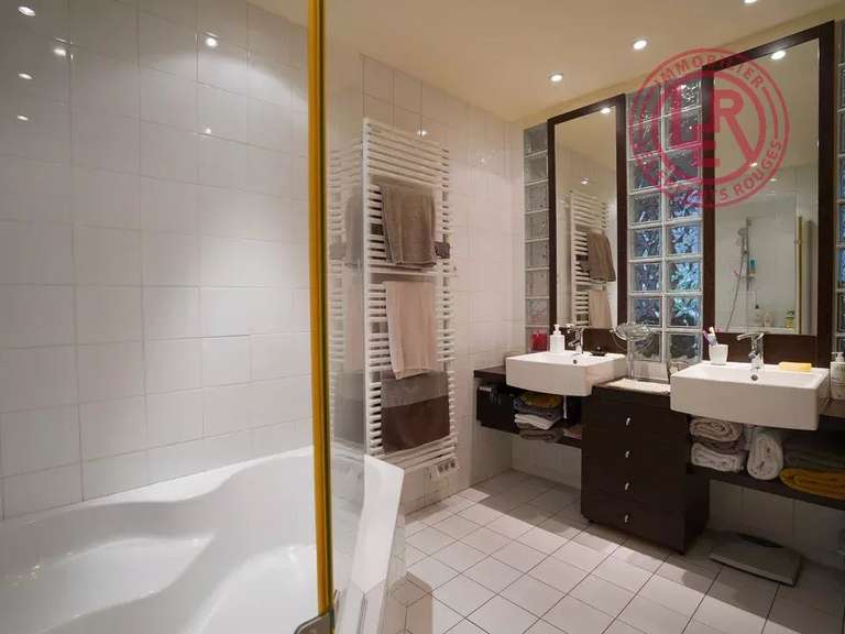 Appartement Paris 10e - 2 chambres - 159m²