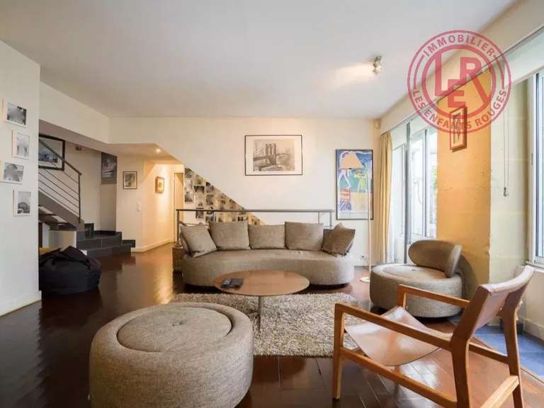 Appartement Paris 10e - 2 chambres - 159m²