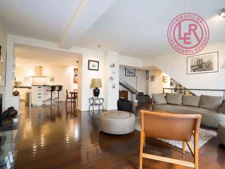 Appartement Paris 10e - 2 chambres - 159m²