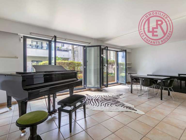 Appartement Paris 10e - 3 chambres - 108m²